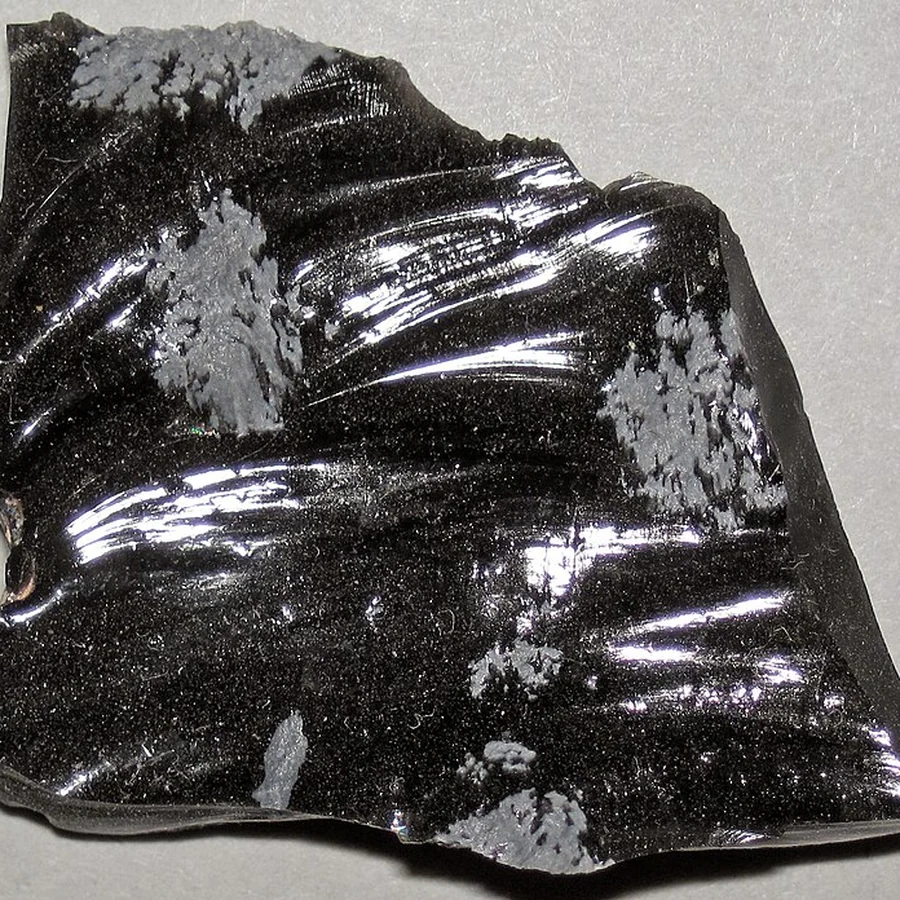 Obsidienne flocon de neige - exemple de pierre naturelle